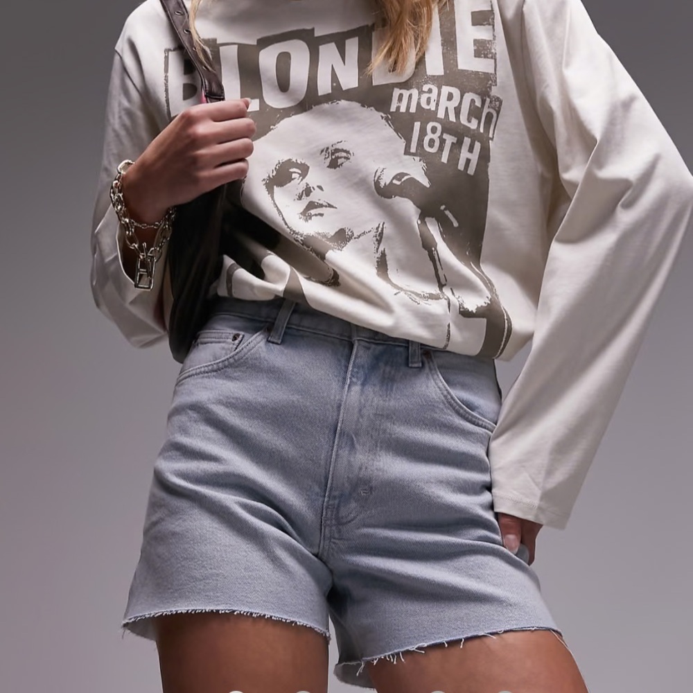 Topshop Comfort Stretch Denim Shorts in Bleach Blue